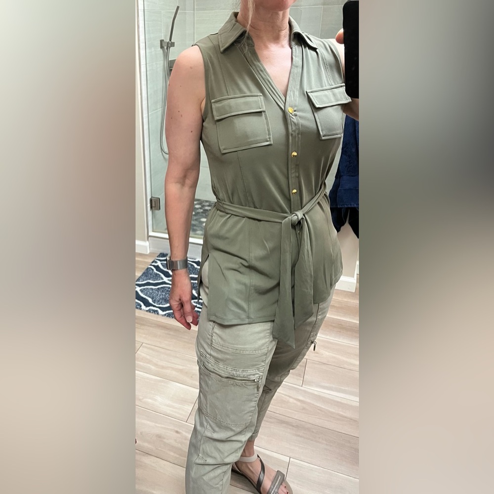 Michael Kors sleeveless green top with pockets and tie in size small